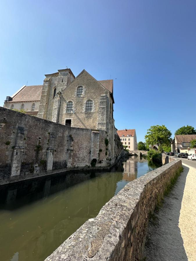 Appartement Bords De L'Eure Charmant Studio Chartres Bagian luar foto
